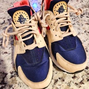 Nike Huarache Athletic Shoes (Size 8)